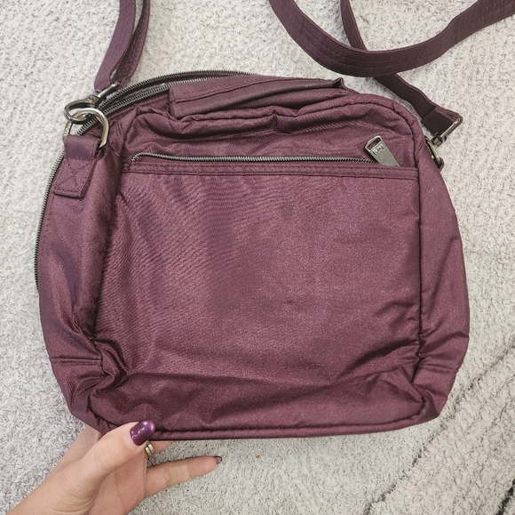 LUG Ranger crossbody Bag, RFID protected Plum color - Picture 7 of 7
